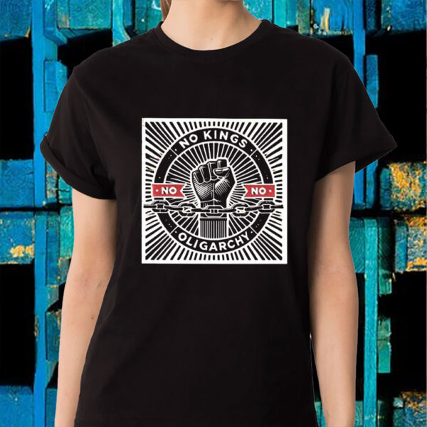 Strong fist resist no kings no oligarchy T-Shirt
