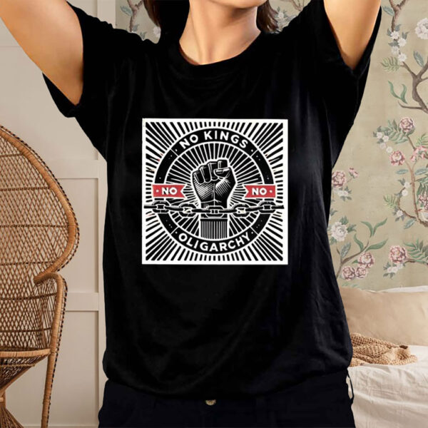 Strong fist resist no kings no oligarchy T-Shirt