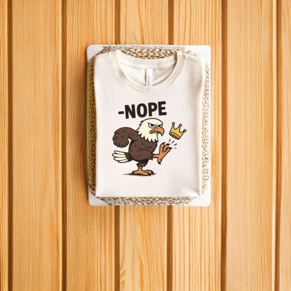 Anti-Trump-Shirt,-No-Kings-in-America-Bald-Eagle-Shirt-usa