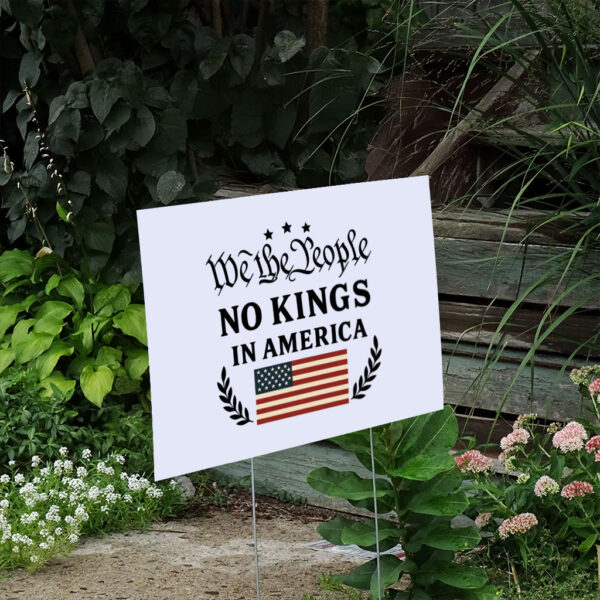 No-Kings-in-America-Yard-Sign-Anti-Trump,-Protest-Sign-Democracy-Tee-Protest-Gift-for-Anti-MAGA-Patriotic-Sign-us