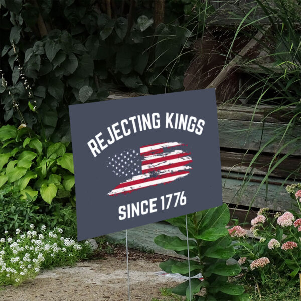 Rejecting-Kings-Yard-Sign,-Since-1776-Sign,-No-Kings-In-America-Sign,-Anti-Authoritarian-us
