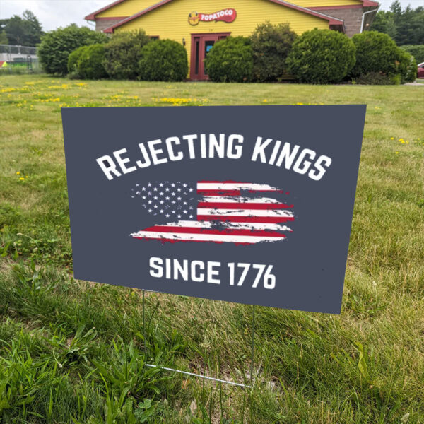 Rejecting-Kings-Yard-Sign,-Since-1776-Sign,-No-Kings-In-America-Sign,-Anti-Authoritarians